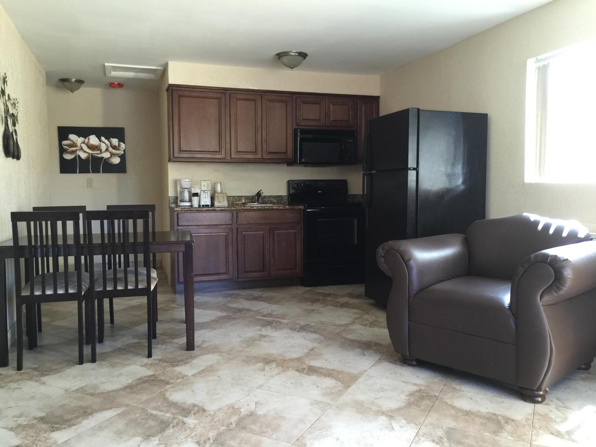 Curtis Inn & Suites Hollywood Rum bild