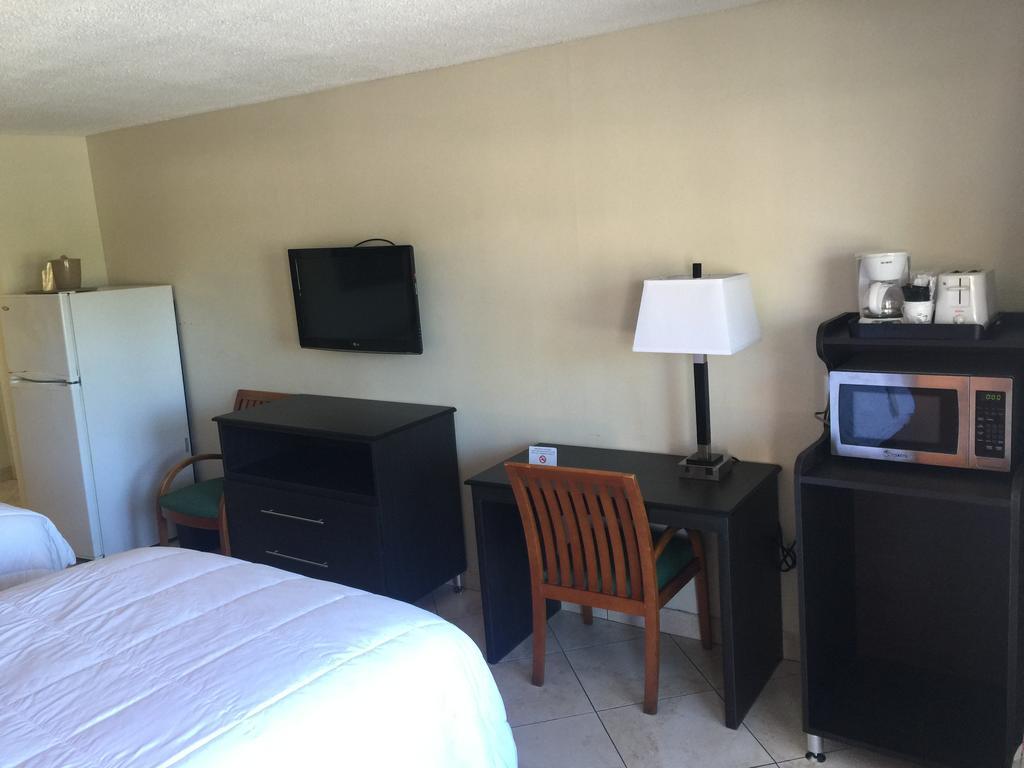 Curtis Inn & Suites Hollywood Exteriör bild